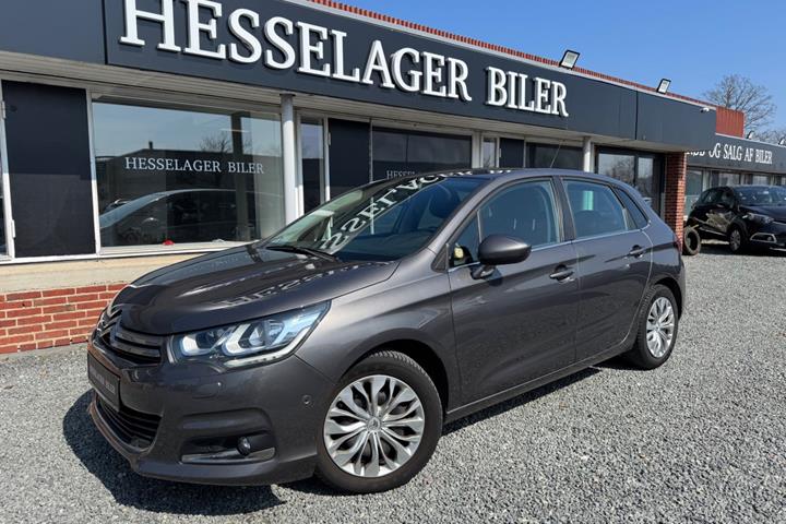 Grå Citroën C4 fra 2016 set udefra