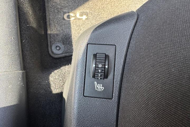 Grå Citroën C4 fra 2016