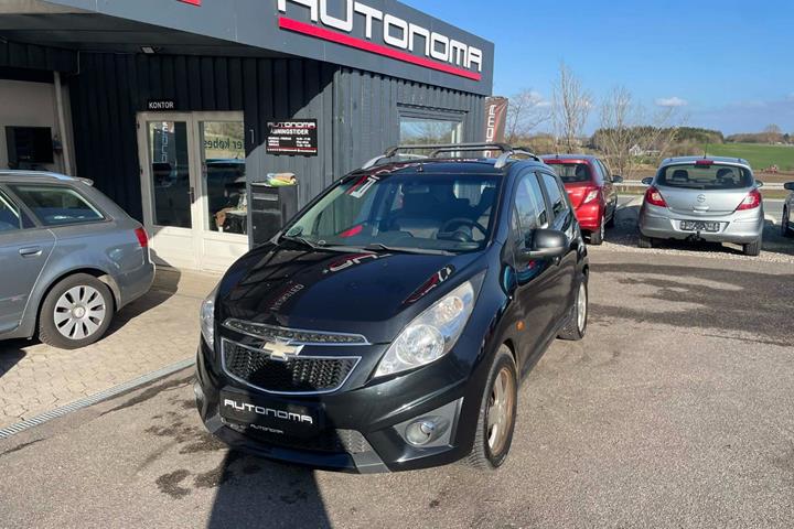Sort Chevrolet Spark fra 2011 set udefra