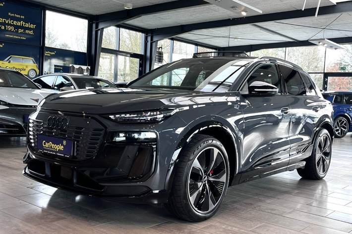 Grå Audi Q6 e-tron fra 2025