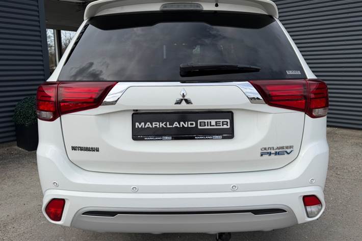 Hvid Mitsubishi Outlander fra 2019