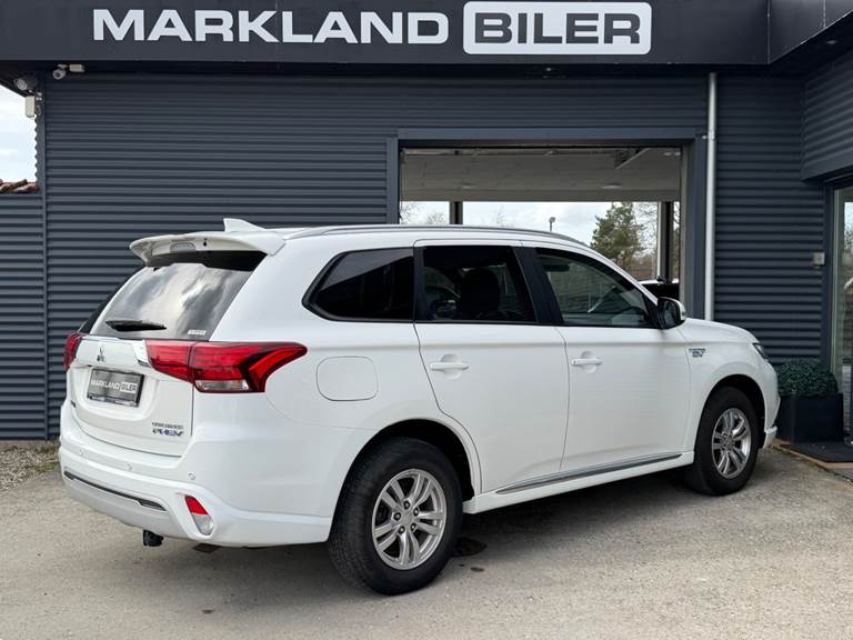 Mitsubishi Outlander 2,4 PHEV Instyle CVT 4WD