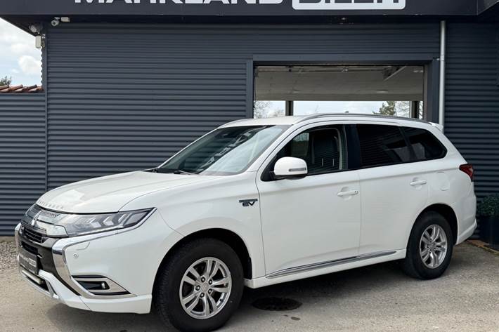 Hvid Mitsubishi Outlander fra 2019