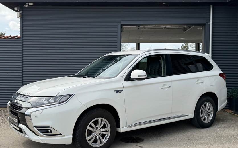 Mitsubishi Outlander 2,4 PHEV Instyle CVT 4WD