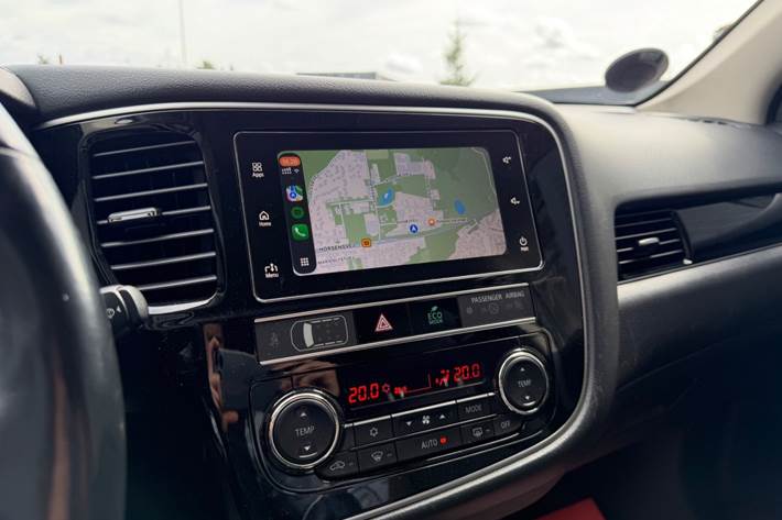 Hvid Mitsubishi Outlander fra 2019