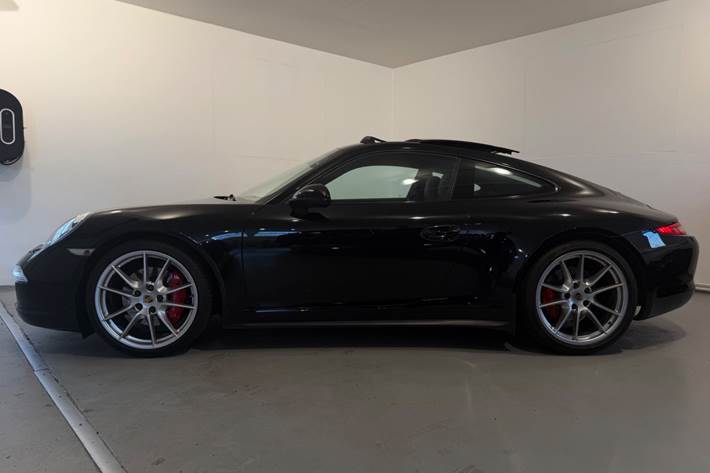 Sort Porsche 911 Carrera 4S fra 2015