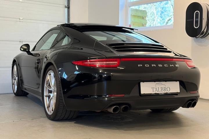 Sort Porsche 911 Carrera 4S fra 2015