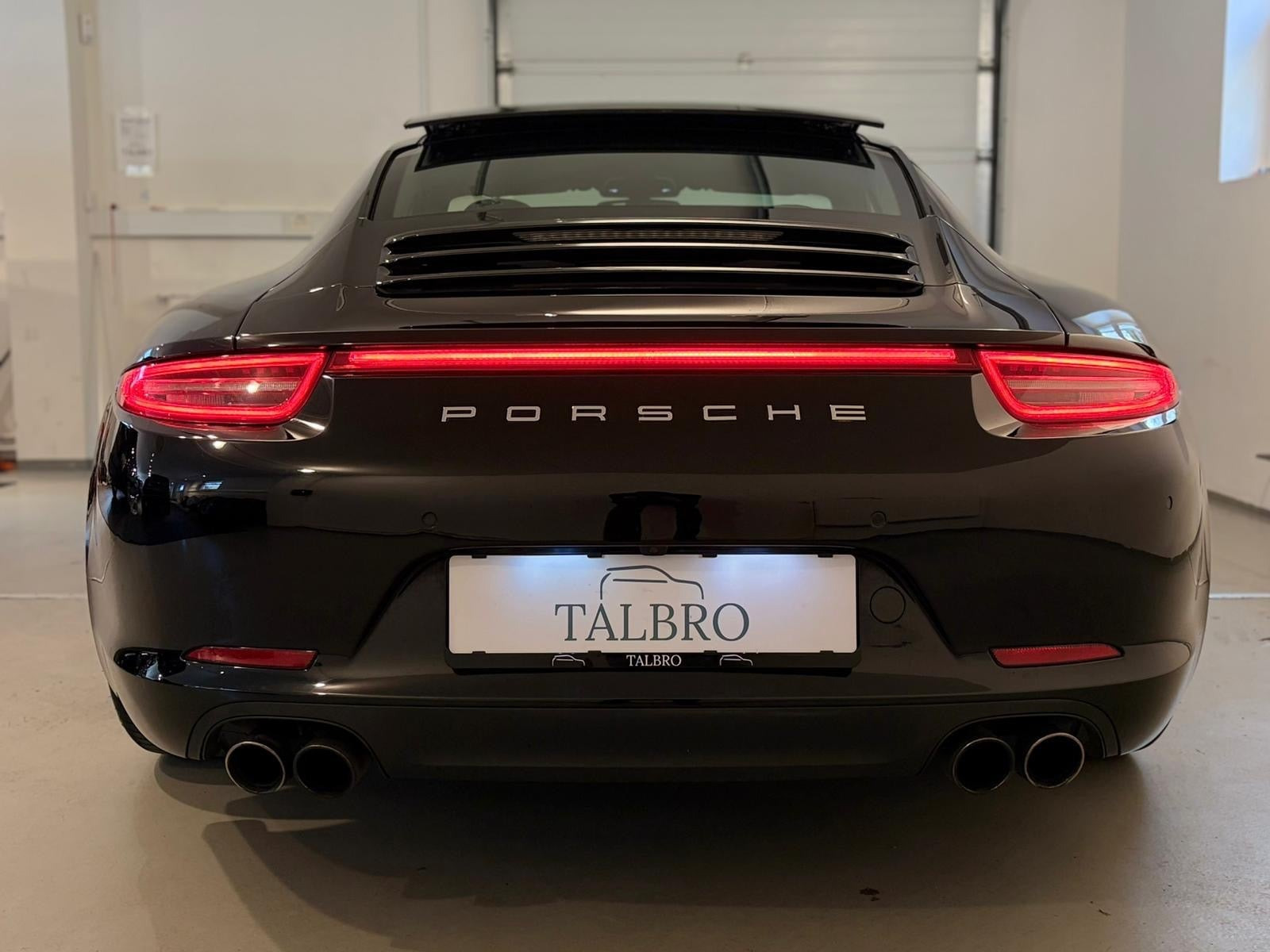 Sort Porsche 911 Carrera 4S fra 2015