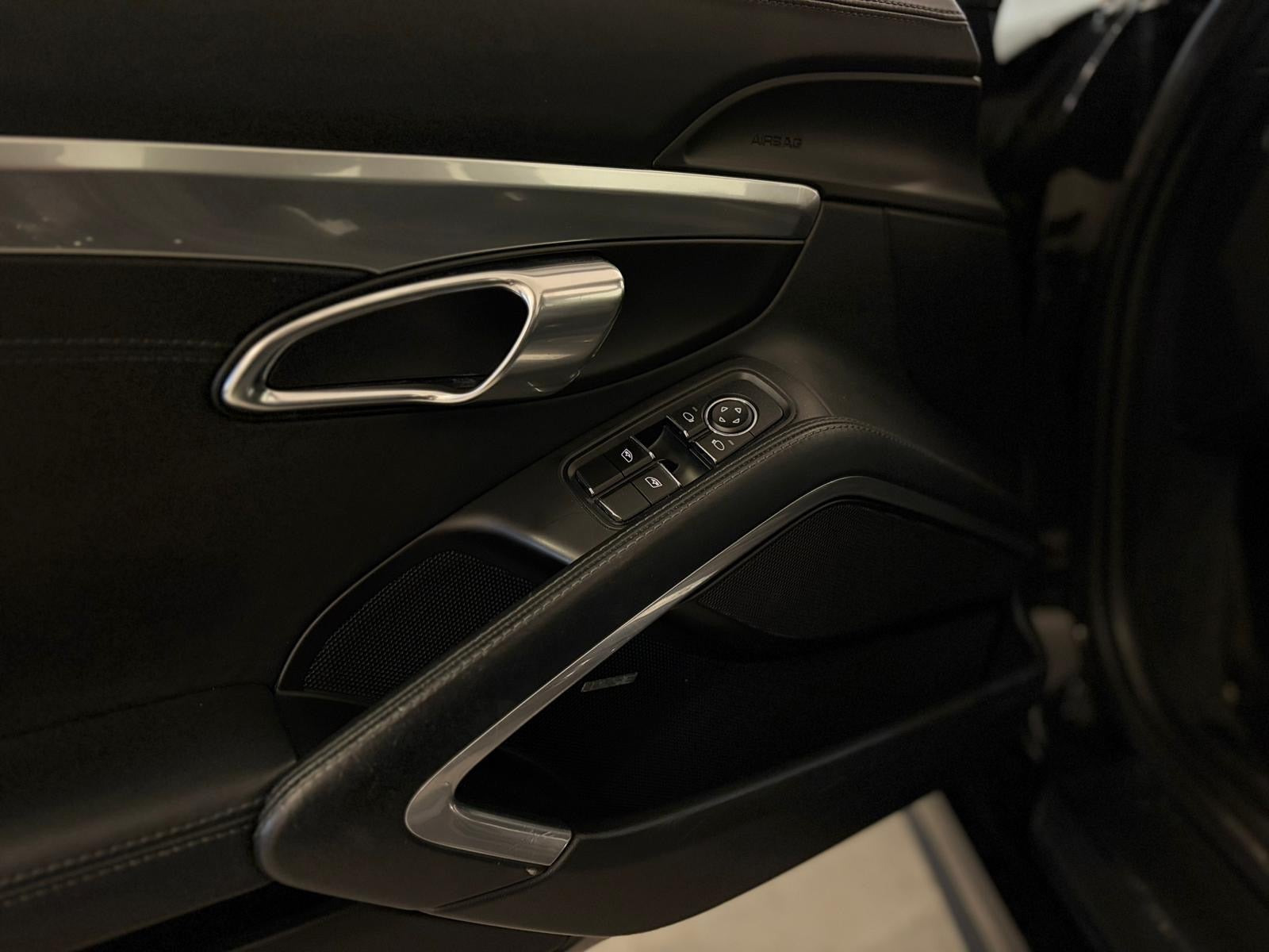 Sort Porsche 911 Carrera 4S fra 2015