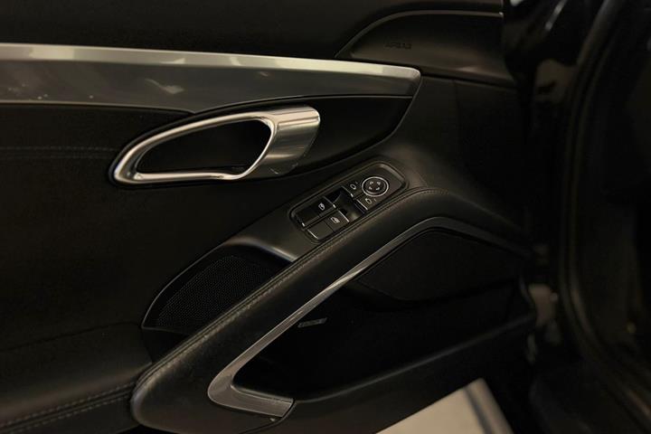 Sort Porsche 911 Carrera 4S fra 2015