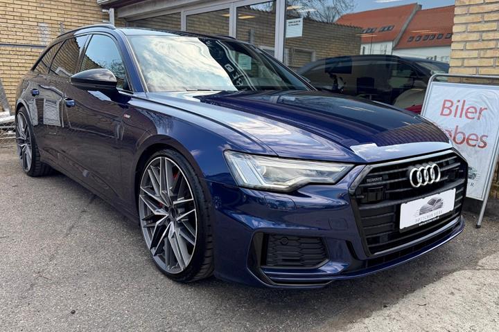 Blå Audi A6 fra 2020 set udefra