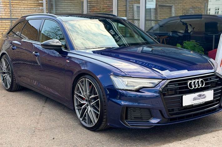 Blå Audi A6 fra 2020