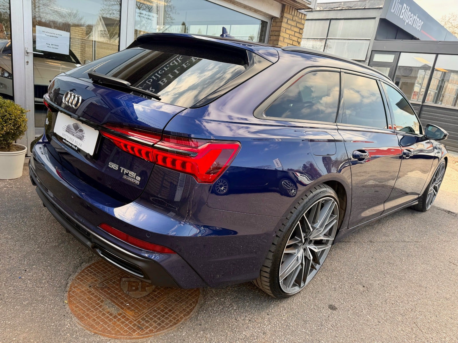Blå Audi A6 fra 2020