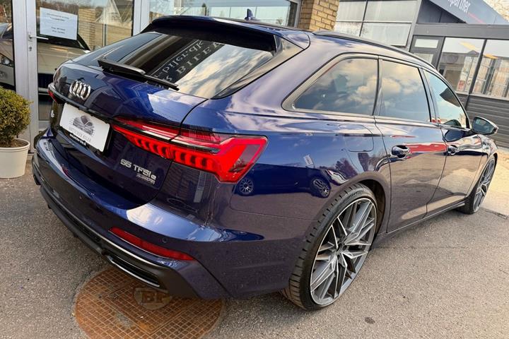 Blå Audi A6 fra 2020