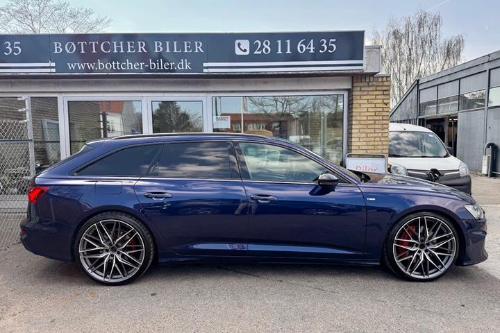 Blå Audi A6 fra 2020