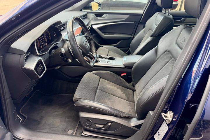 Blå Audi A6 fra 2020