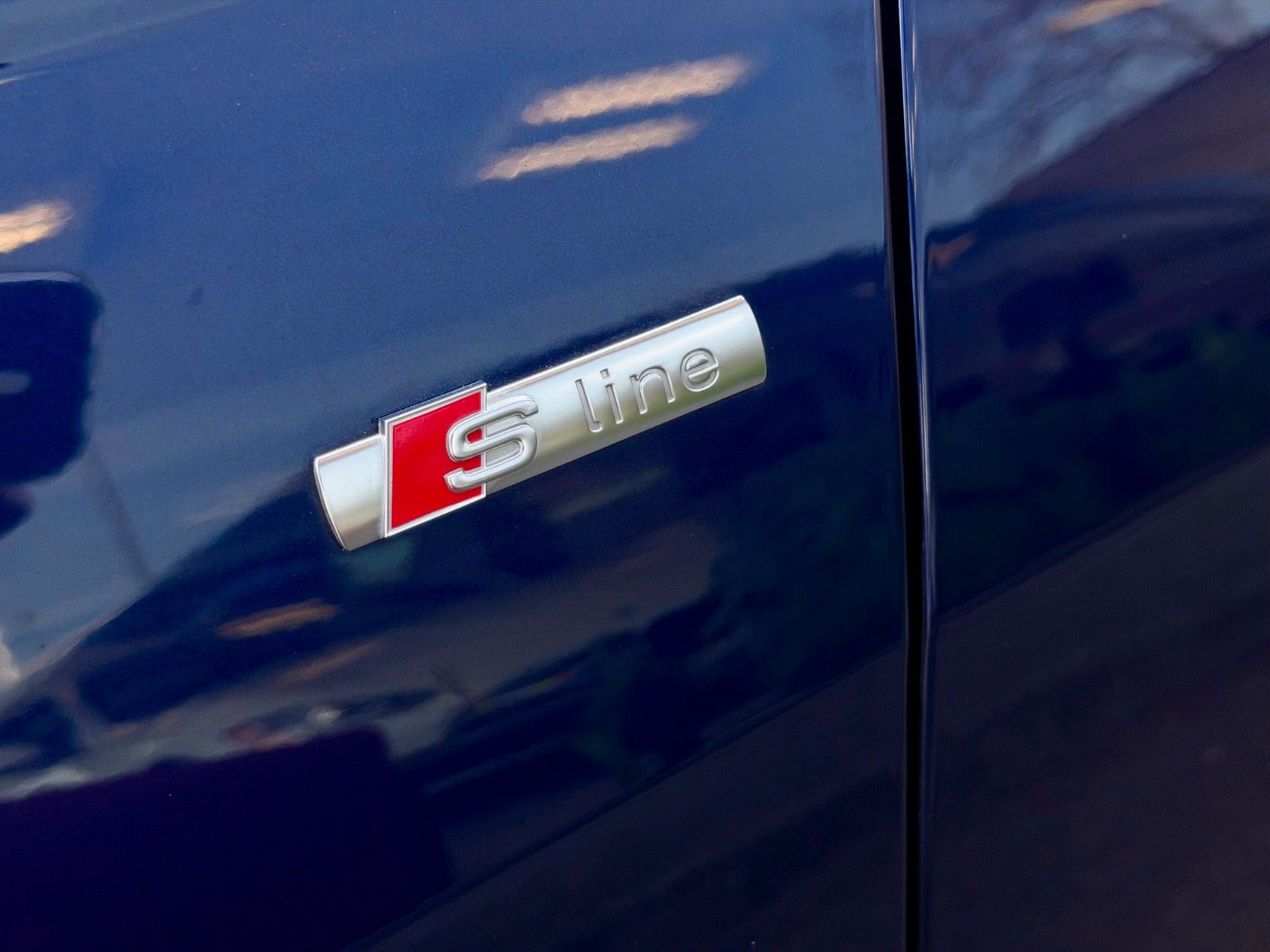 Blå Audi A6 fra 2020