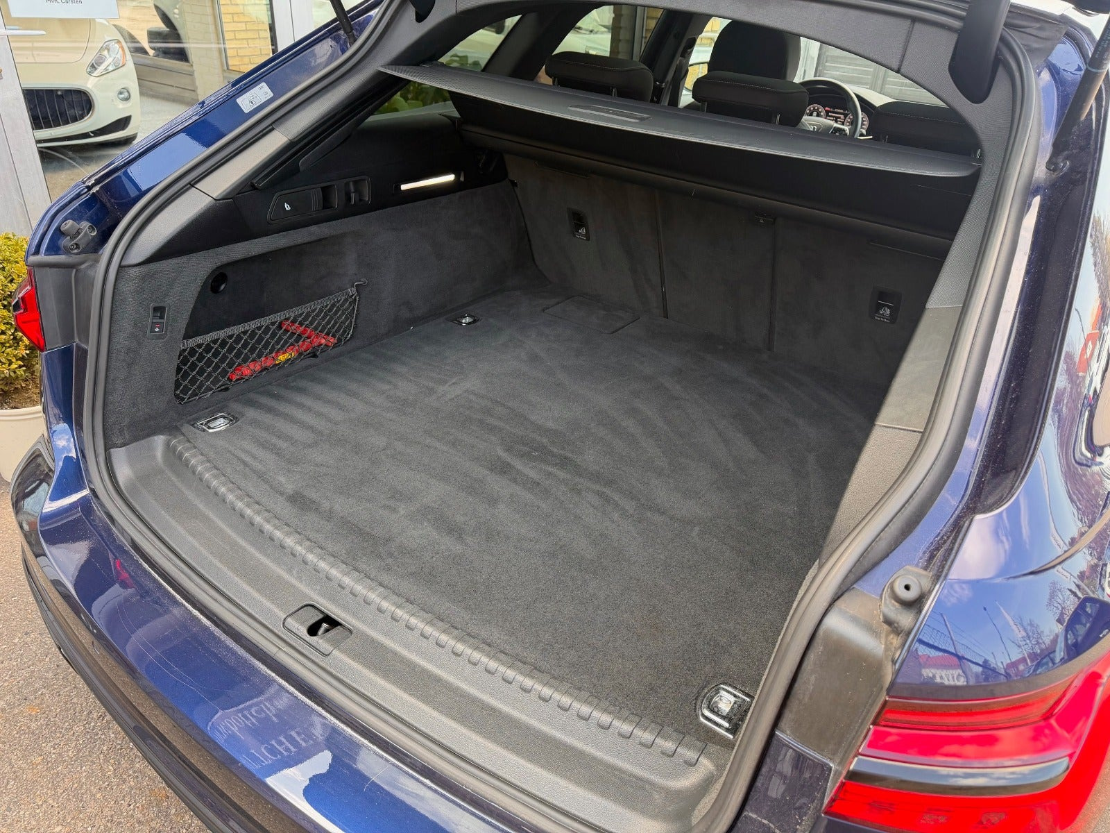 Blå Audi A6 fra 2020