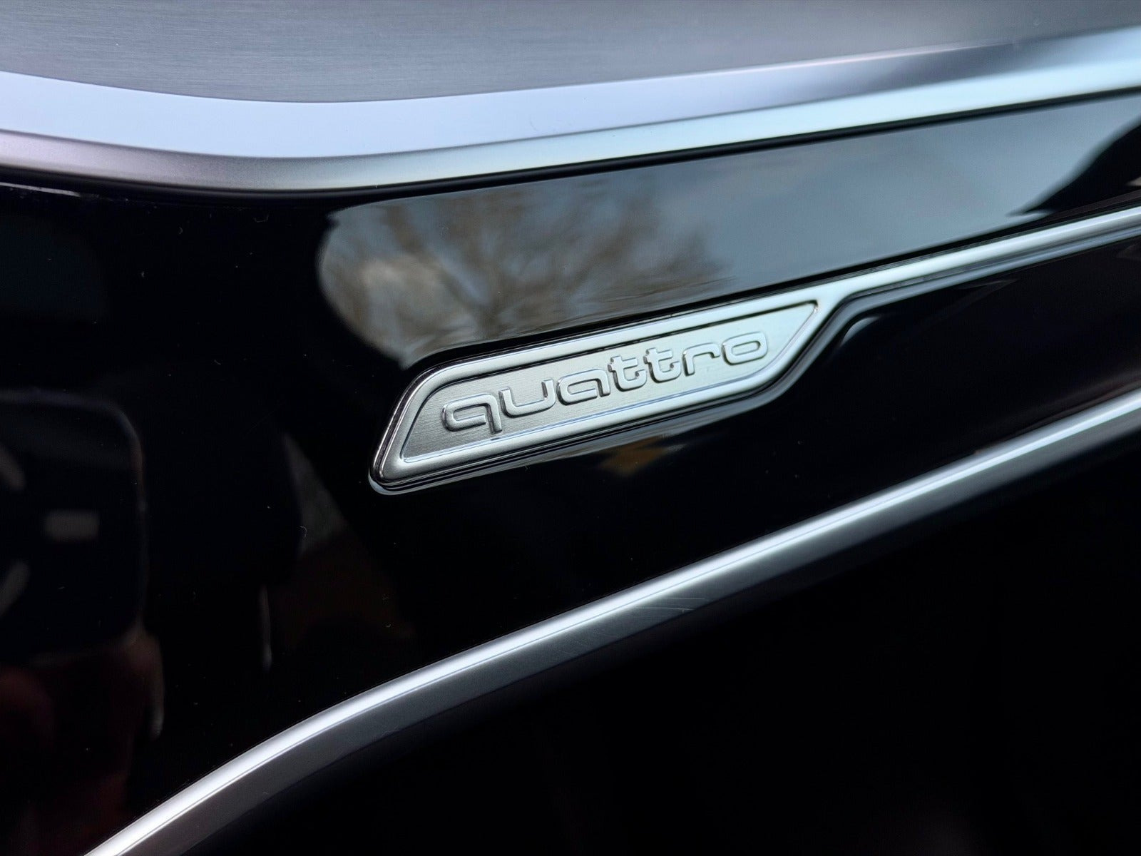 Blå Audi A6 fra 2020