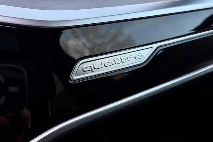 Blå Audi A6 fra 2020