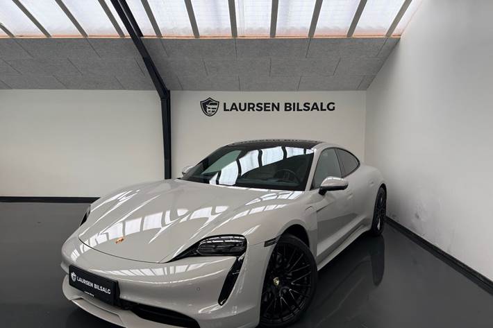 Beige Porsche Taycan 4S fra 2021