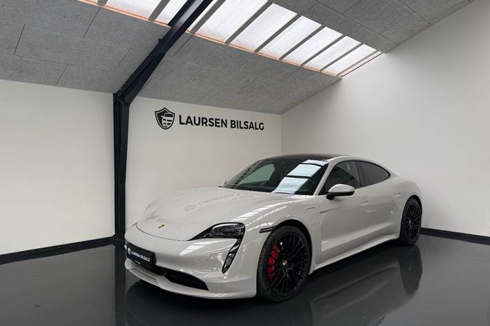 Beige Porsche Taycan 4S fra 2021