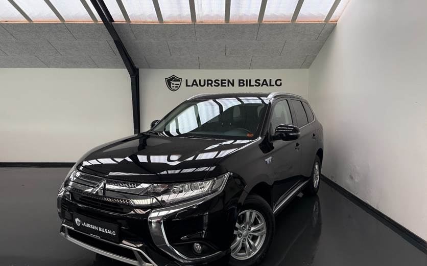 Mitsubishi Outlander 2,4 PHEV Invite CVT 4WD