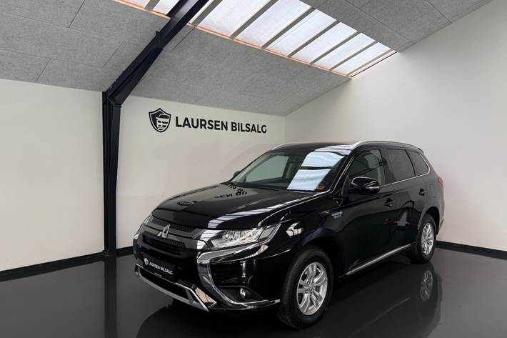 Sort Mitsubishi Outlander fra 2020