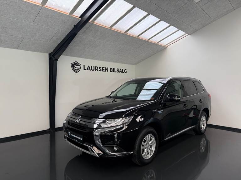 Mitsubishi Outlander 2,4 PHEV Invite CVT 4WD