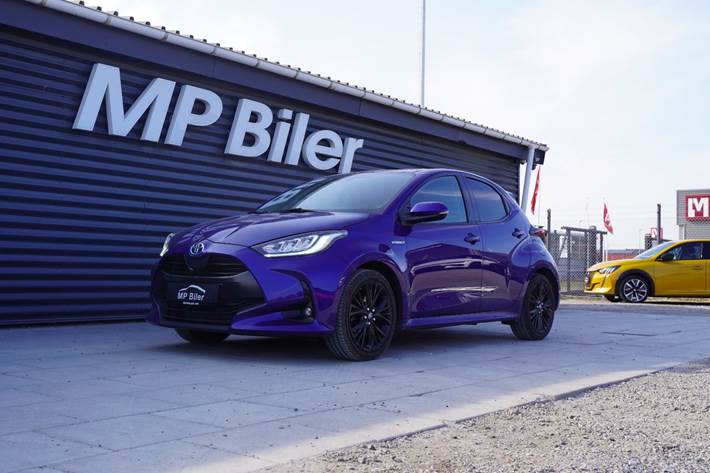 Blå Toyota Yaris fra 2021