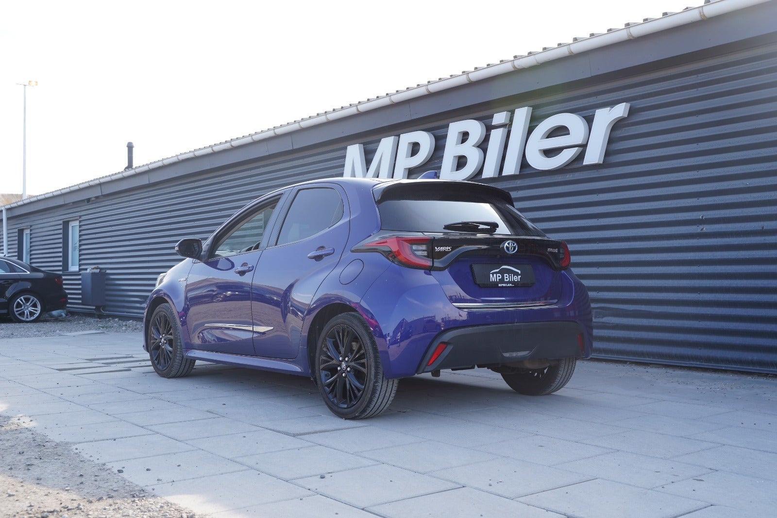 Blå Toyota Yaris fra 2021