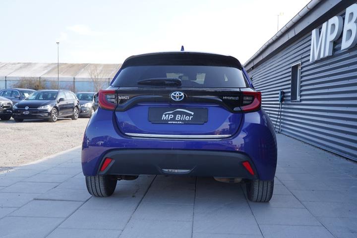 Blå Toyota Yaris fra 2021