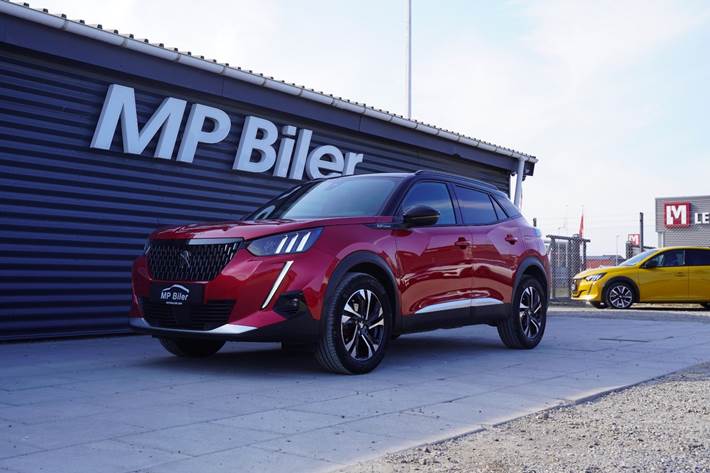 Rød Peugeot 2008 fra 2020