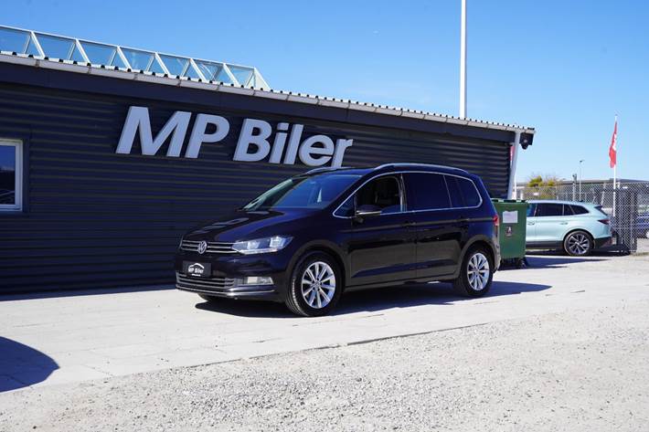 Grøn VW Touran fra 2017