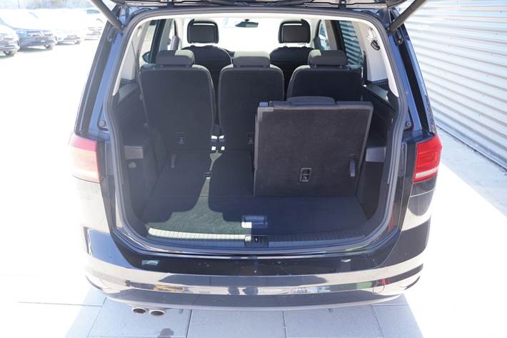 Grøn VW Touran fra 2017