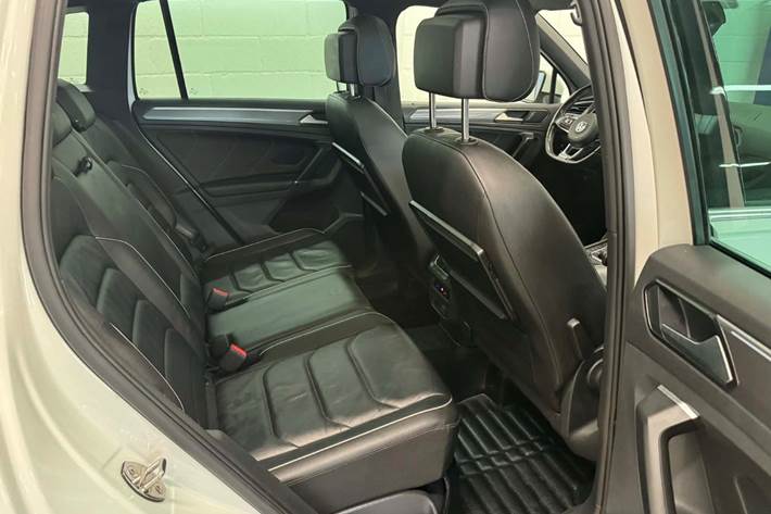 Hvid VW Tiguan fra 2017