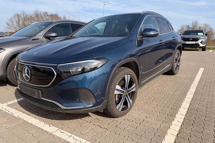 Blå Mercedes EQA250 fra 2022