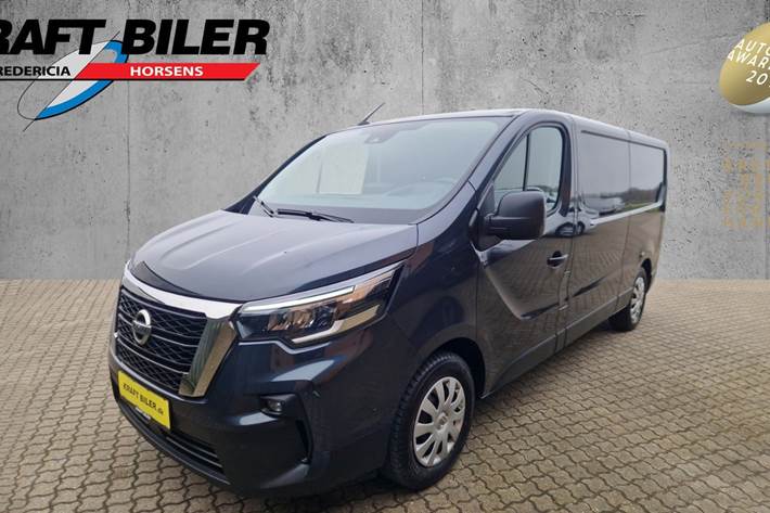 Grå Nissan Primastar fra 2023