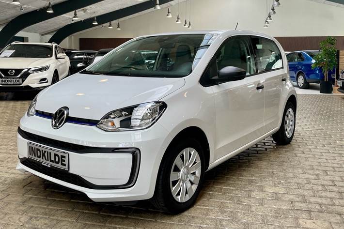 Hvid VW E-UP! fra 2023 set udefra