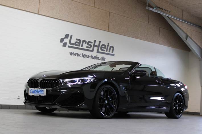 Sort BMW M850i fra 2021 set udefra