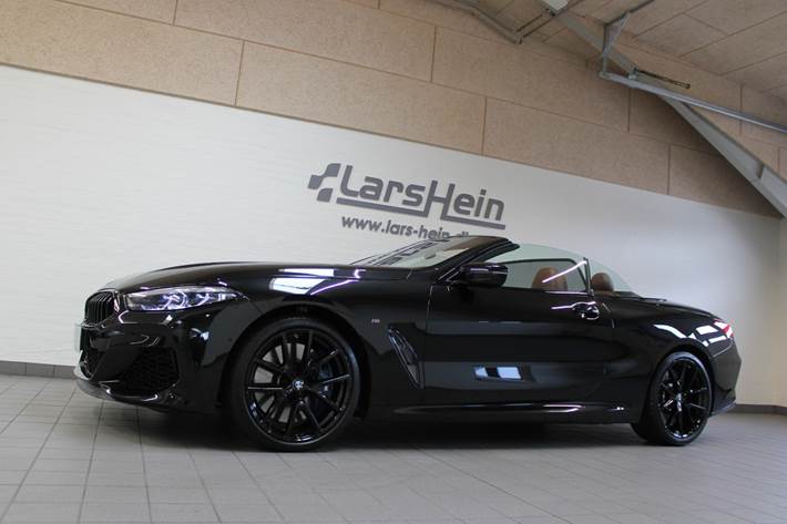 Sort BMW M850i fra 2021