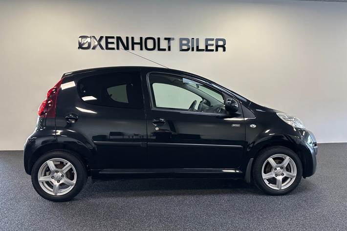 Sort Peugeot 107 fra 2012