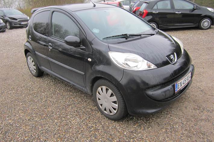 Sort Peugeot 107 fra 2008