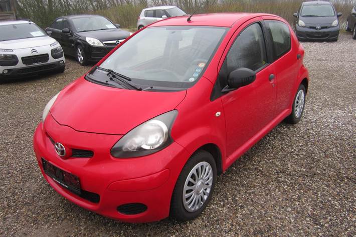 Rød Toyota Aygo 1,0 fra 2010