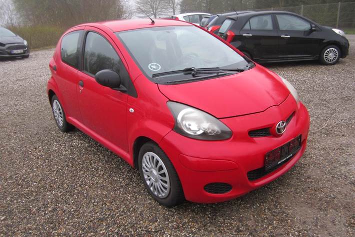 Rød Toyota Aygo 1,0 fra 2010