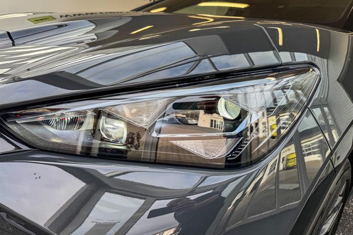 Grå Cupra Tavascan fra 2025