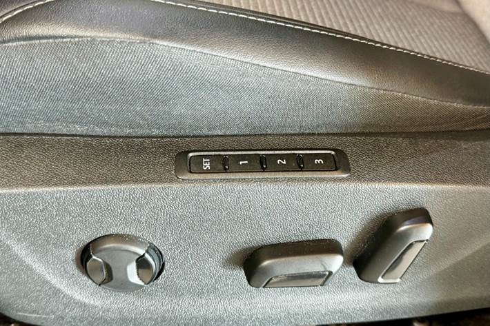 Grå Skoda Enyaq fra 2021