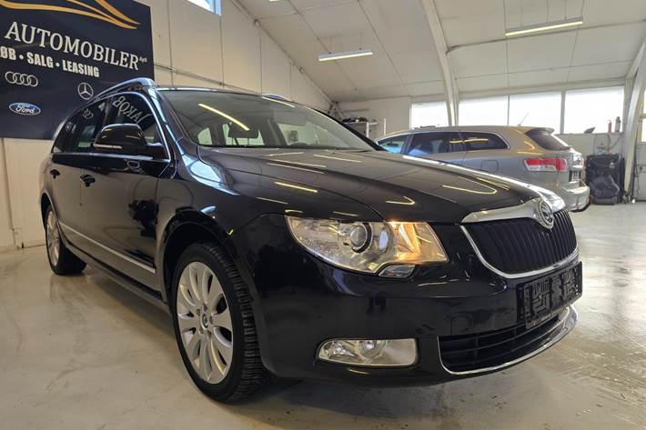 Sort Skoda Superb fra 2011