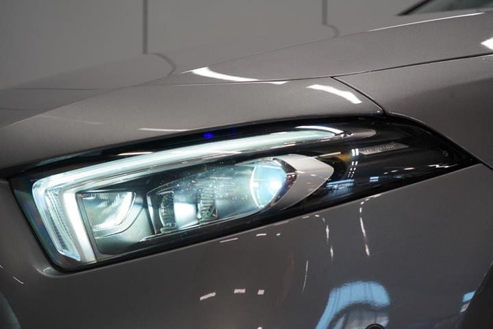 Grå Mercedes A180 fra 2022
