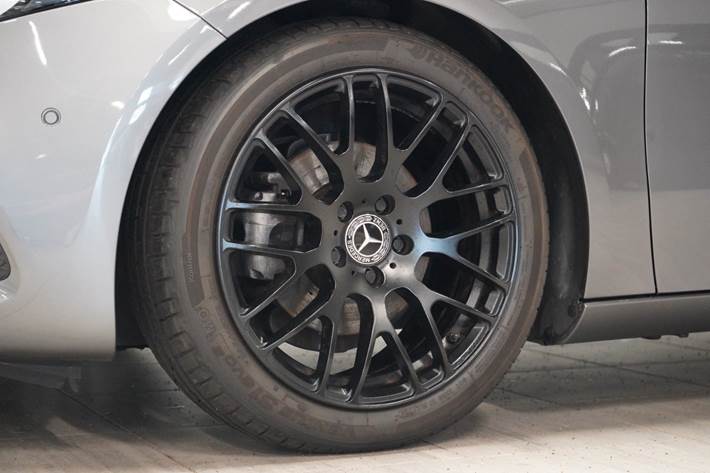 Grå Mercedes A180 fra 2022